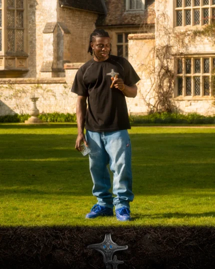 THE 'BLACK' T-SHIRT. PREMIUM COTTON. DISTRESSED PATCH WITH 3D PUFF DESIGN. CONTRAST STITCHING. BLACK WOVEN LABEL. FIT - LOOSE. MODEL IS 5'11 [AVERAGE BUILD] WEARING A SIZE [MEDIUM].